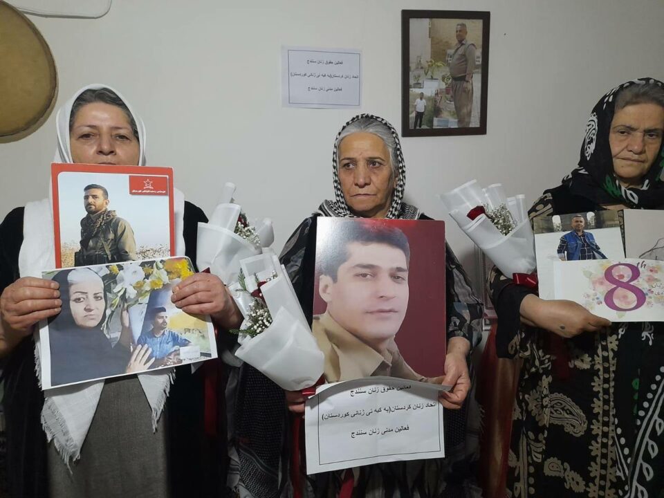 دیداری چالاكانی مافی ژن له‌گه‌ڵ دایكانی دادخوازی شاری سنه‌ 2