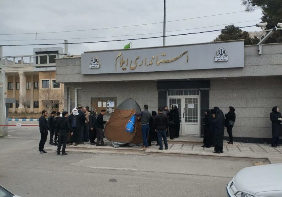 ناڕه‌زایه‌تی كه‌شاوه‌رزانی گوندی سیاگڵی ئه‌یوان دژ به‌ هه‌ڵكه‌ندی