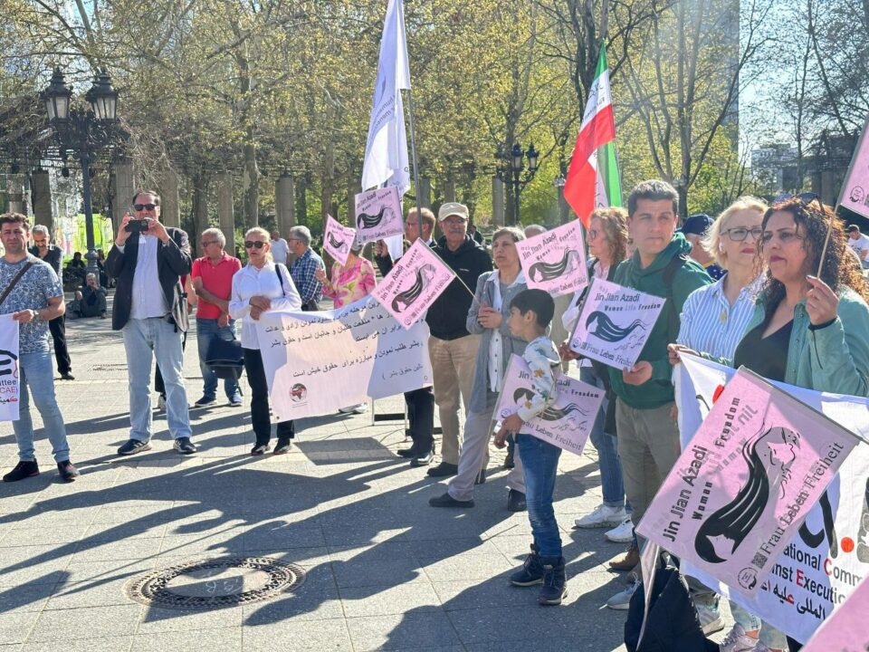 خۆپێشاندانی ئێرانیانی ئازادیخواز له‌ كانادا و ئاڵمان 3