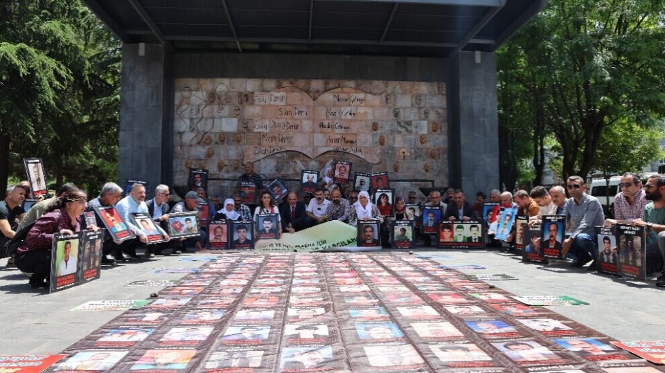 خۆپێشاندانی بنه‌ماڵه‌ی به‌ندكراوانی بێسه‌روشوێنكراو له‌ باكووری