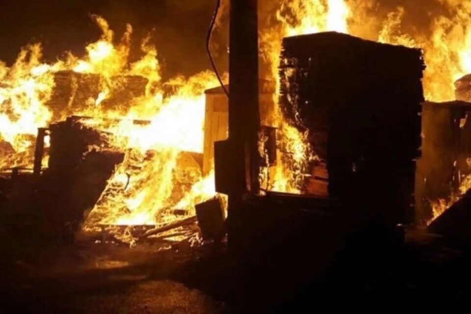 گیانله‌ده‌ستدان و برینداربوونی ٨ كرێكار له‌ كارخانه‌ی فولادی نه‌ته‌نز