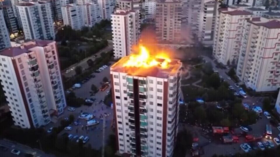 گیانله‌ده‌ستدانی و برینداربوونی ٢٧ كه‌س به‌هۆی ئاگركه‌وتنه‌وه‌ له‌