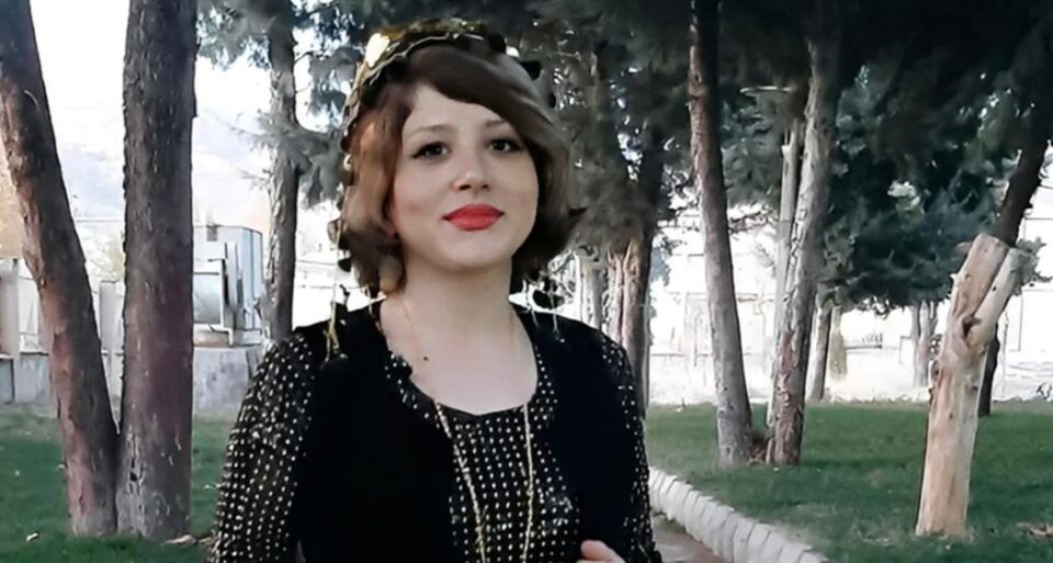سه‌پاندنی سزای دوو ساڵ زیندان به‌ سه‌ر ئیلهام نادری مونفه‌رد 1