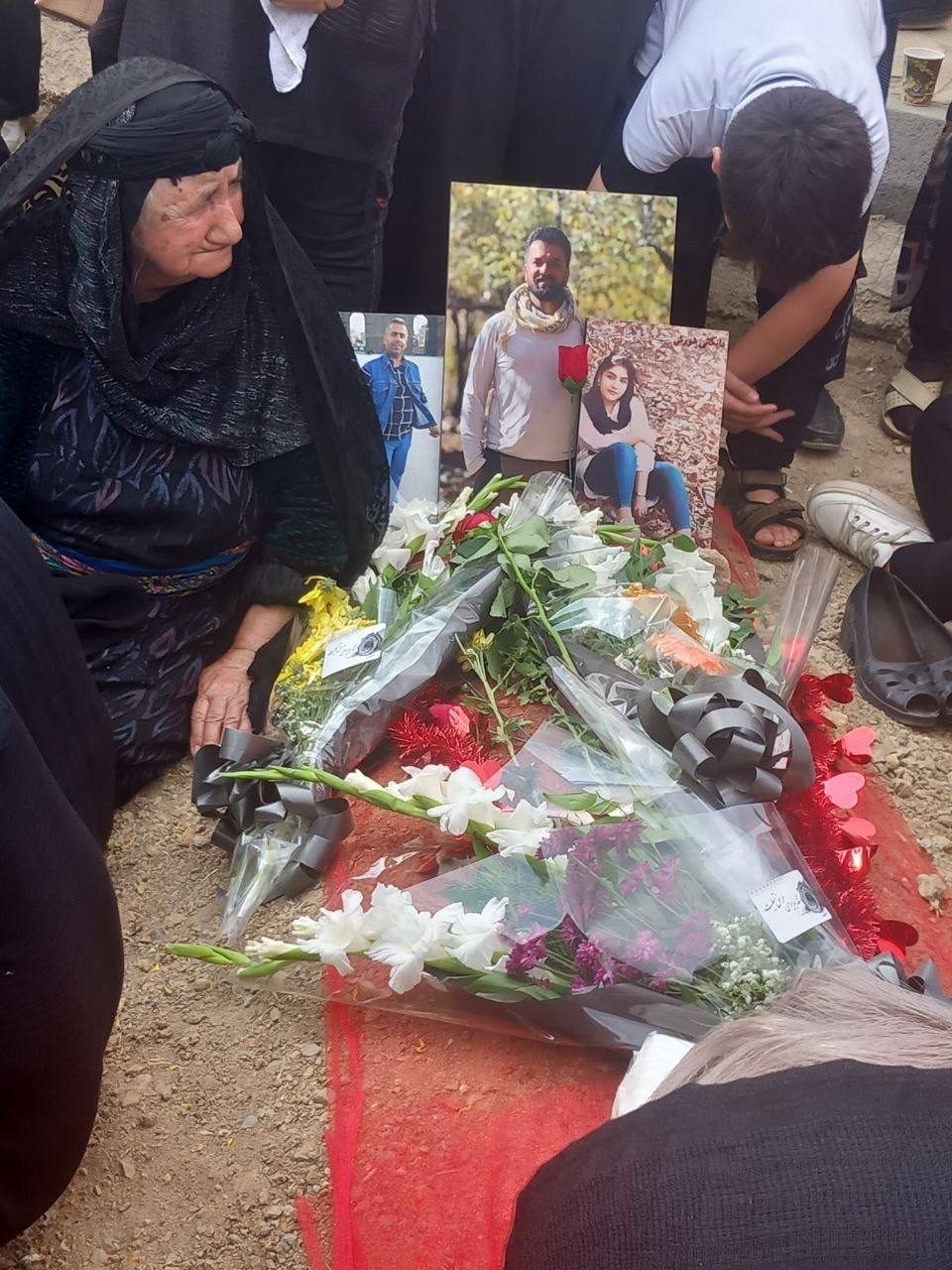 كۆبوونه‌وه‌ی دایكانی دادخوازی سنه‌ له‌ سه‌ر مه‌زاری گیانبه‌ختكردووانی ژینگه‌