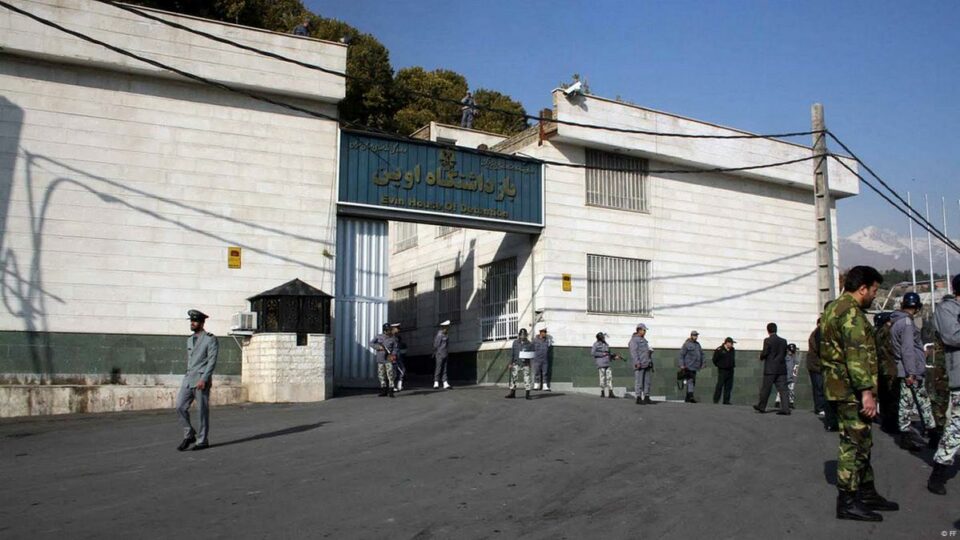 مانگرتن لە خواردنی بێهزاد پەناهی لە زیندانی ئێڤین 1