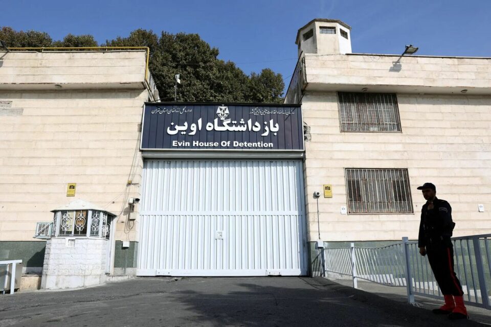 گواستنەوەی مێهدی فەراحی شاندیز بۆ زیندانی ئێڤین