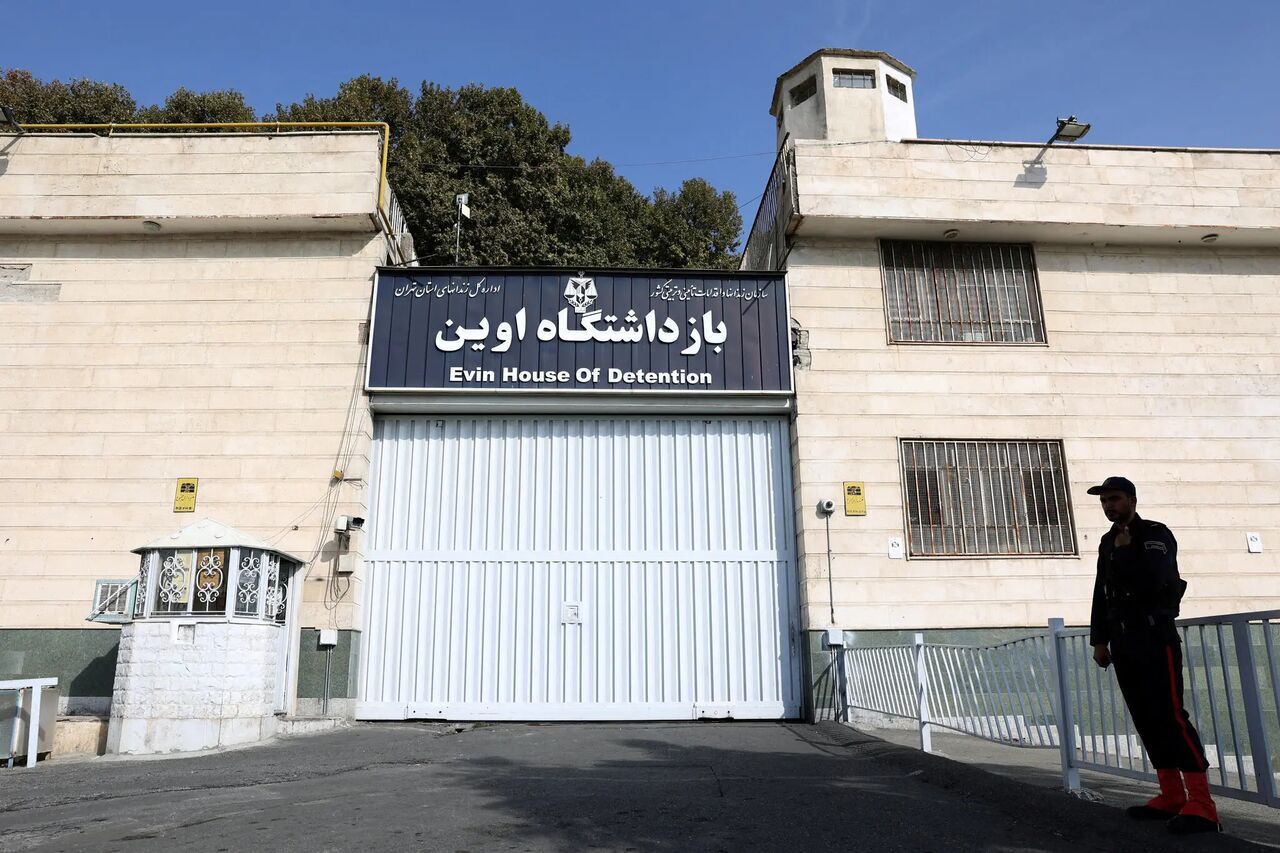 گواستنەوەی مێهدی فەراحی شاندیز بۆ زیندانی ئێڤین