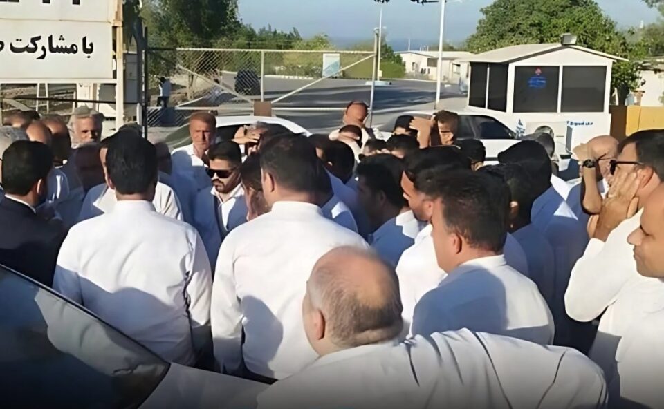 كۆبوونه‌وه‌ی كرێكارانی شاغڵ له‌ پاڵاوگه‌ی ١٤ی پارسی جنوبی 1