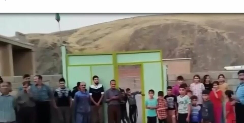 ناڕه‌زایه‌تی خه‌ڵكی گوندی گیزمل سه‌ر به‌ شاری دیوانده‌ره‌ 3