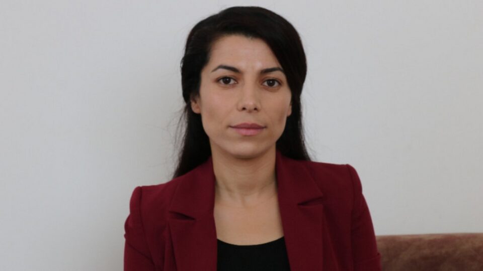 پێدانی شارومەندی ئیفتخاری بە سێ ژنە چالاکوانی بەندکراو لە ئێران