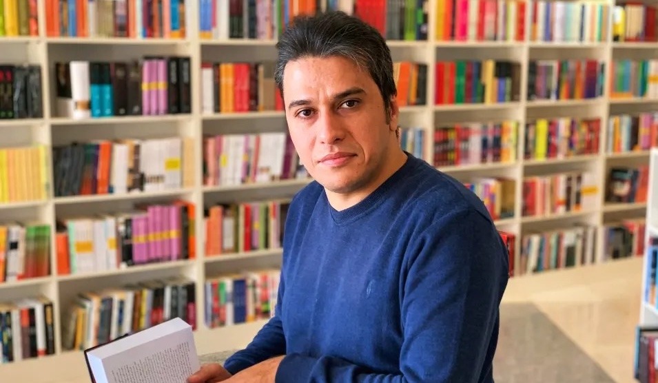 سه‌پاندنی دوو ساڵ و شه‌ش مانگ به‌ندكران به‌ سه‌ر نووسه‌رێكی كورد