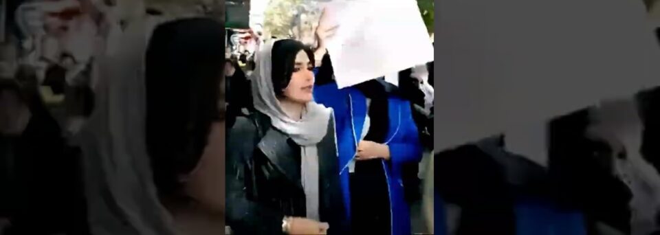 كۆبوونه‌وه‌ی بنه‌ماڵه‌ی به‌ندكراوانی مه‌حكوم به‌ ئێعدام له‌ به‌رده‌م