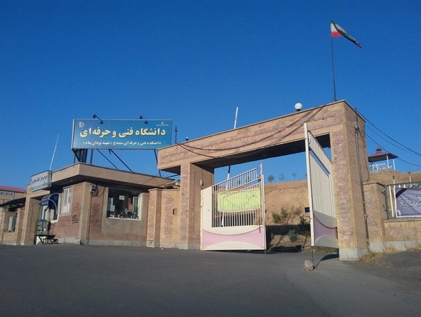 ناڕه‌زایه‌تی خوێندكاران زانكۆی یه‌زدان په‌ناهی شاری سنه‌