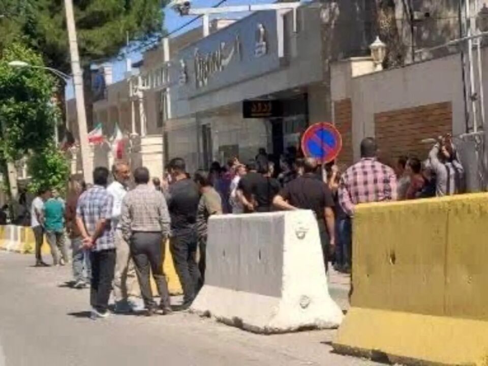 بهردهوامی ناڕهزایهتی كرێكارانی شیركهتی پویا نهخی ئیلام 1