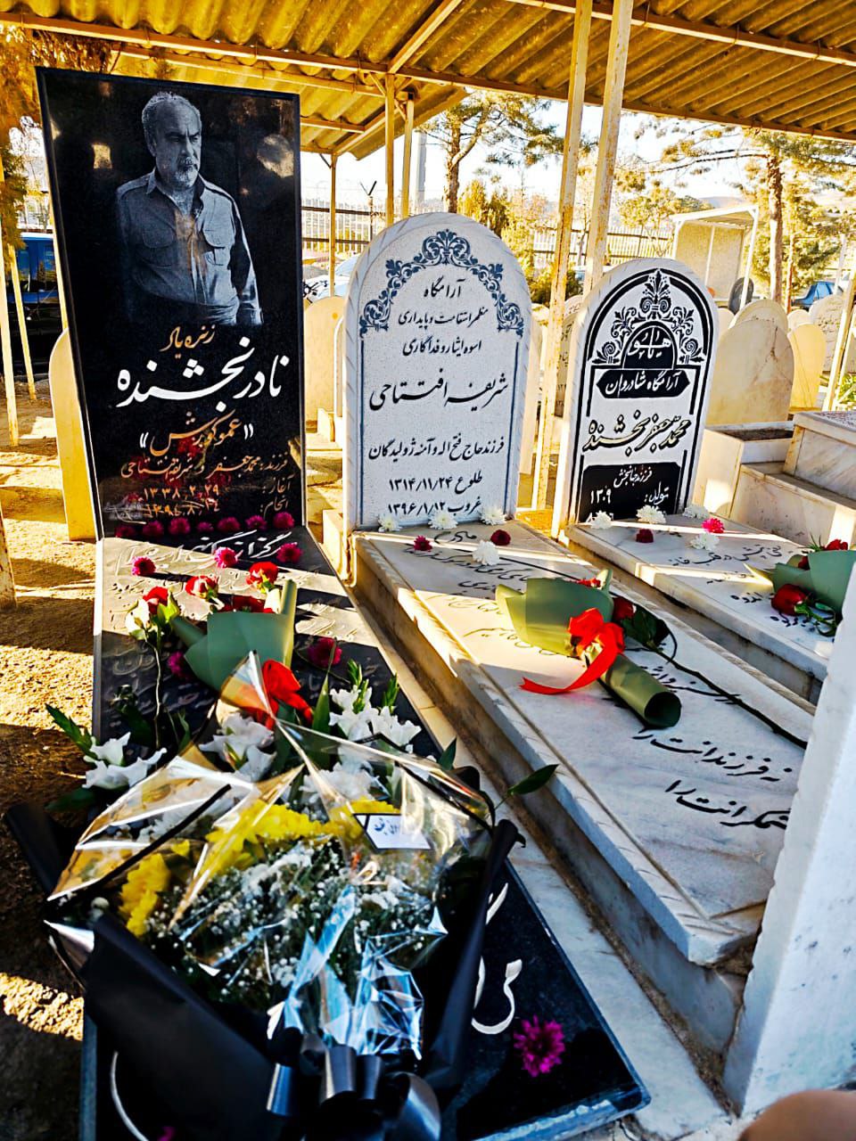 به‌ڕێوه‌چوونی مه‌راسمی ڕێزگرتن له‌ یادی نادر به‌خشه‌نده‌ له‌ گۆڕستانی به‌هشت محه‌ممه‌دی شاری سنه‌