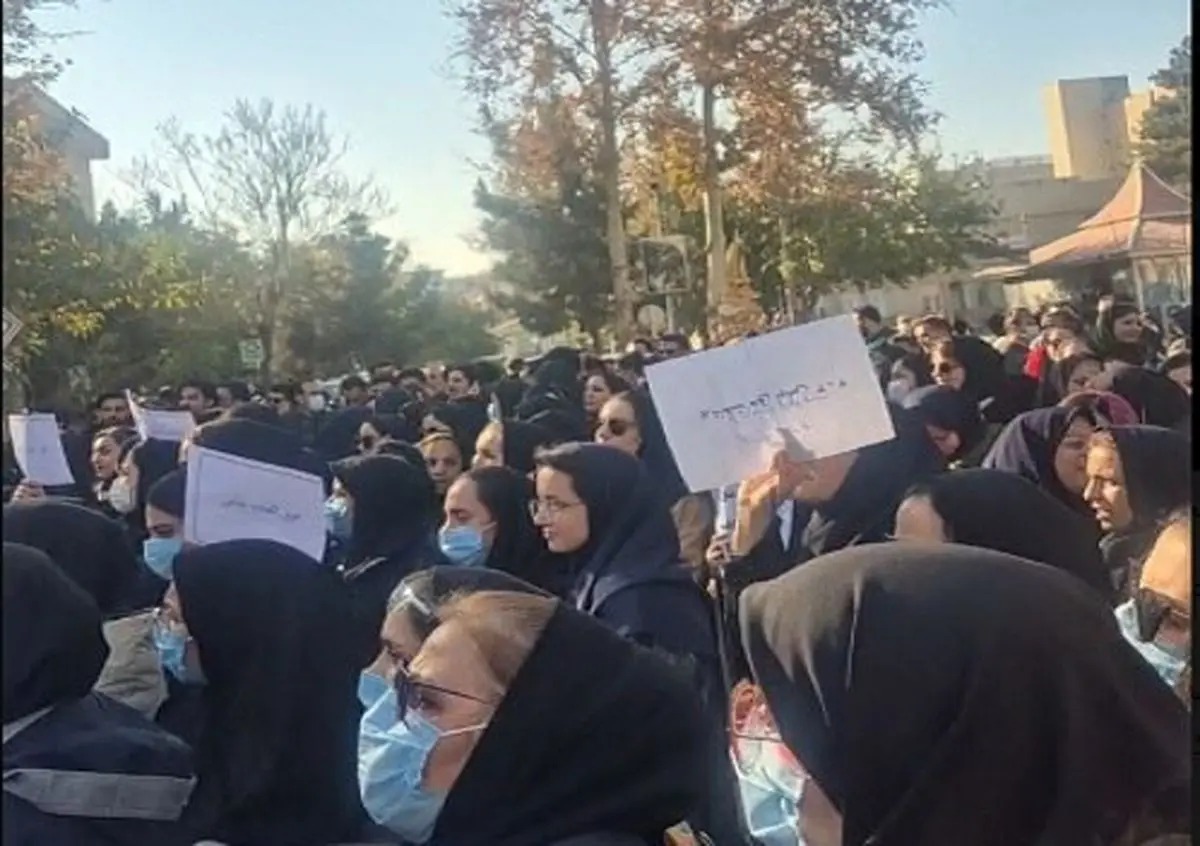 به‌رده‌وامی ناڕه‌زایه‌تی په‌ره‌ستاران و كادری ده‌رمانی له‌ مه‌شهه‌د