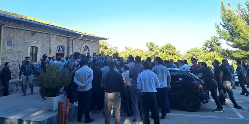 كۆبوونه‌وه‌ی شۆفێرانی شاغڵ له‌ شاره‌داری شاری كرماشان 1