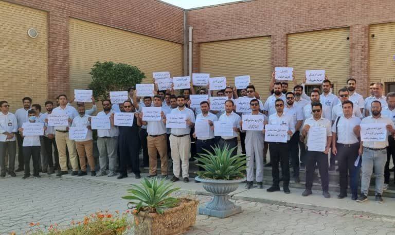 كۆبوونه‌وه‌ی ناڕه‌زایه‌تی كرێكارانی سه‌نعه‌تی نه‌وت