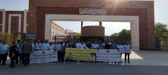 كۆبوونه‌وه‌ی ناڕه‌زایه‌تی كرێكارانی مه‌یدانی نه‌وتی یادئاوه‌ران