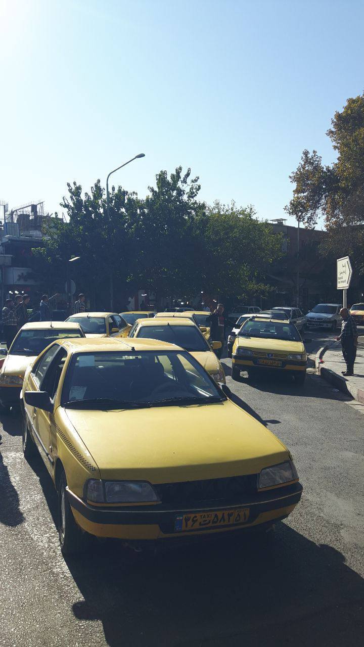 مانگرتنی شۆفێرانی تاكسی له‌ شاری سنه‌