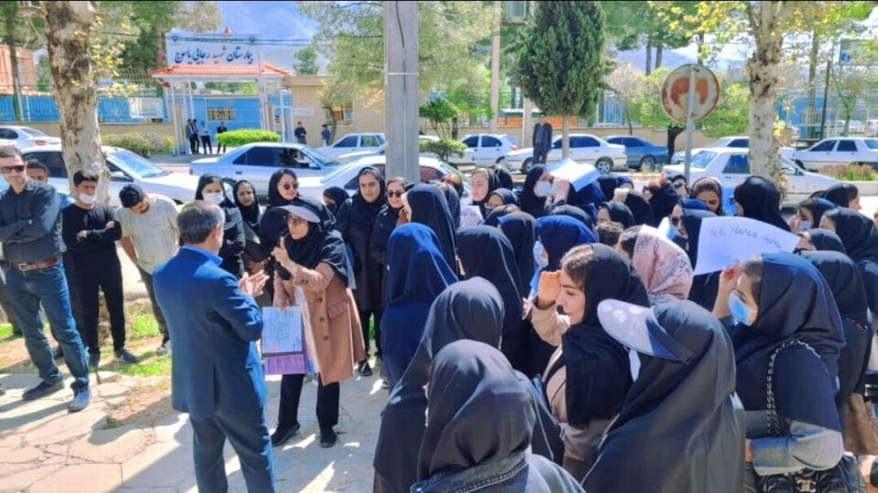 ناڕه‌زایه‌تی په‌ره‌ستاران و كادری ده‌رمانی نه‌خۆشخانه‌كانی یاسوج