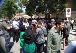 كۆبوونه‌وه‌ی ناڕه‌زایه‌تی خوازیارانی مه‌سكه‌نی میللی له‌ زه‌نجان