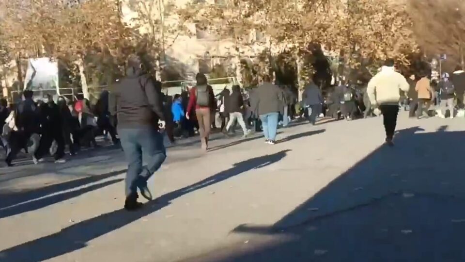 به‌رده‌وامی ناڕه‌زایه‌تی خوێندكاران له‌ زانكۆكانی ئێران 1