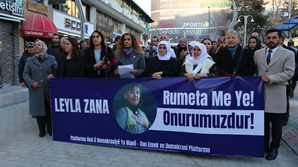 خۆپێشاندانی خه‌ڵكی وان و مانیسا له‌ ئاست ڕه‌گه‌زپه‌ره‌ستی توركه‌كانی باكووری كوردستان