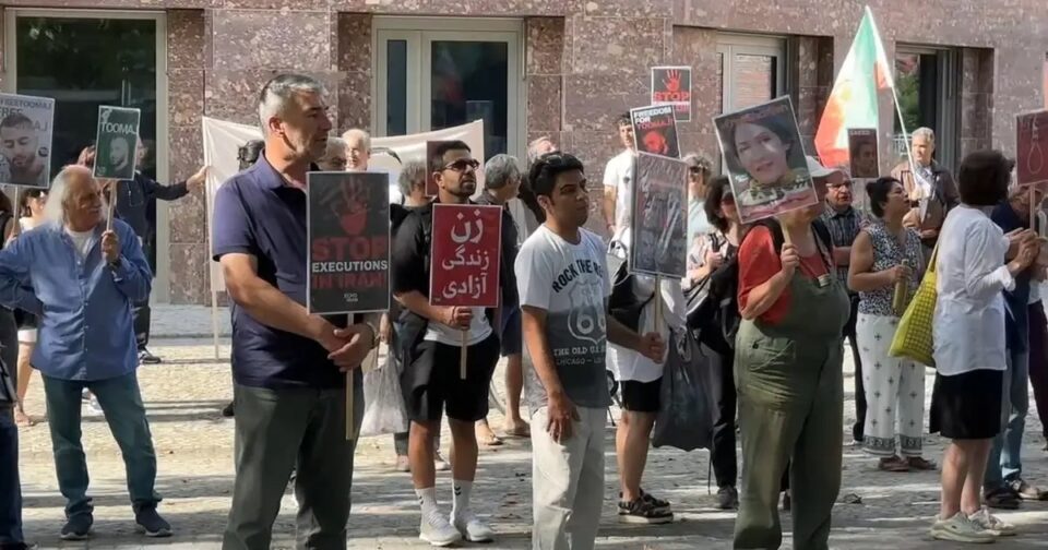 كۆبوونهوهی ئێرانیانی ئازادیخواز له فرانكفۆرتی ئاڵمان 1