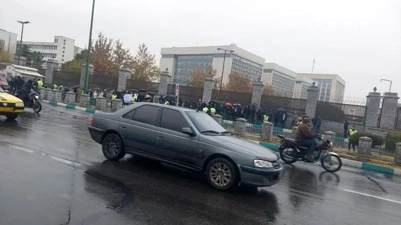 كۆبوونه‌وه‌ی كارمه‌ندانی بێهزیستی له‌ ئێران