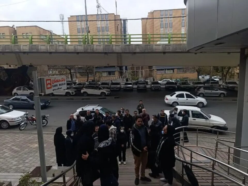 كۆبوونه‌وه‌ی ناڕه‌زایه‌تی كادری ده‌رمانی نه‌خۆشخانه‌كانی شاری هه‌مه‌دان