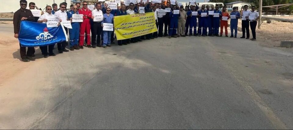 كۆبوونه‌وه‌ی ناڕه‌زایه‌تی كرێكارانی شیركه‌تی نه‌وتی فه‌لات قاڕه‌ی 14