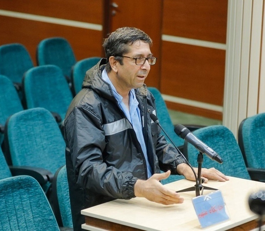 مانگرتنی به‌ندكراوێكی سیاسی ڕاگیراو له‌ زیندانی ناوه‌ندی شاری یه‌زد له‌ خواردن