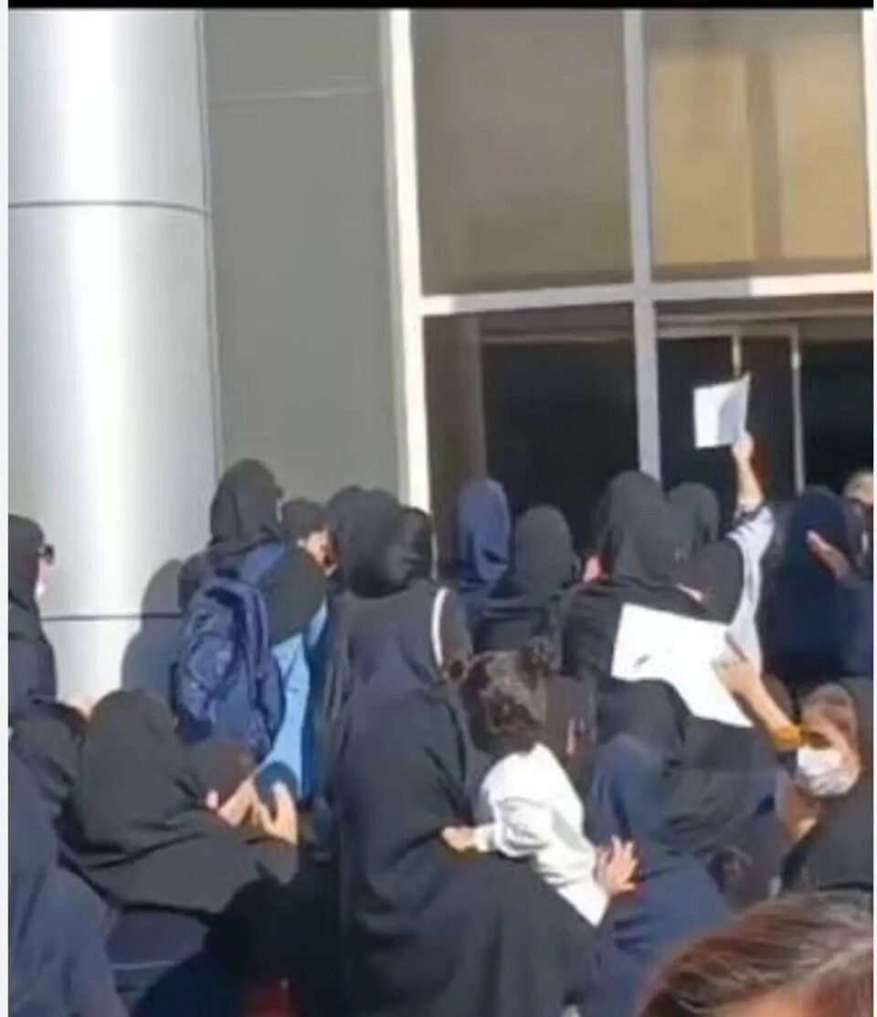 مانگرتنی كادری دهرمان و پهرهستارانی نهخۆشخانهی جۆندی شاپووڕی 0