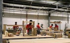 ناڕه‌زایه‌تی كرێكارانی شیركه‌تی كیش چوب له‌ دوڕگه‌ی كیش