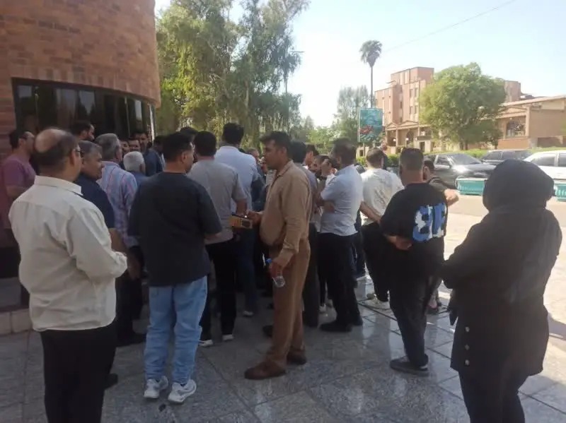 ناڕەزایەتیی نانەواکانی ئەهواز له‌ به‌رده‌م ئۆستانداری پارێزگای خوزستان