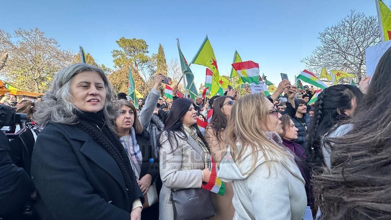 به‌ڕێوه‌چوونی ڕێپێوانێك له‌ شاری سلێمانی به‌ مه‌به‌ستی پشتیوانی له‌ به‌رخۆدانی ڕۆژئاوا