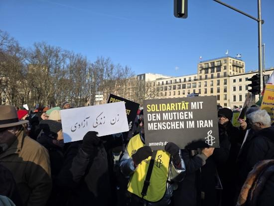 كۆبوونه‌وه‌ی زیاتر له‌ هه‌زار ئێرانی ئازادیخواز له‌ شاری به‌رلینی ئاڵمان