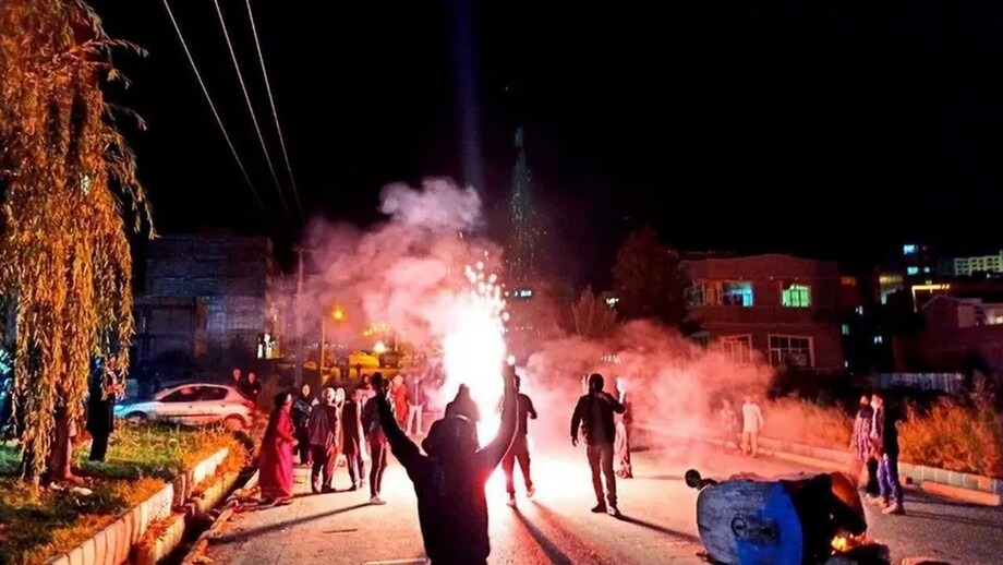 هه‌شته‌مین ڕۆژی ناڕه‌زایه‌تییه‌كانی خه‌ڵك دژ به‌ ڕژیمی كۆماری ئیسلامی و به‌رزبوونه‌وه‌ی ڕێژه‌ی توندوتیژییه‌كان دژ به‌ ناڕازیان