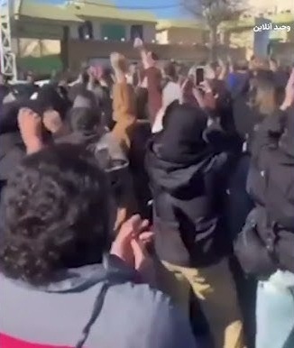 هێرشی هێزه‌ سه‌ركوتگه‌ره‌كانی ڕژیمی كۆماری ئیسلامی بۆ سه‌ر بنه‌ماڵه‌ی ده‌ستبه‌سه‌ركراوان