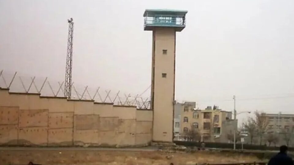 پچڕانی ئاو له‌ زیندانی شه‌یبانی ئه‌هواز 1