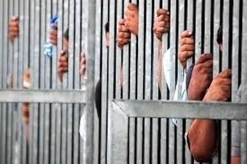 تا ئەو ڕۆژەی دەرگای زیندانەکان تێک دەشکێنرێت