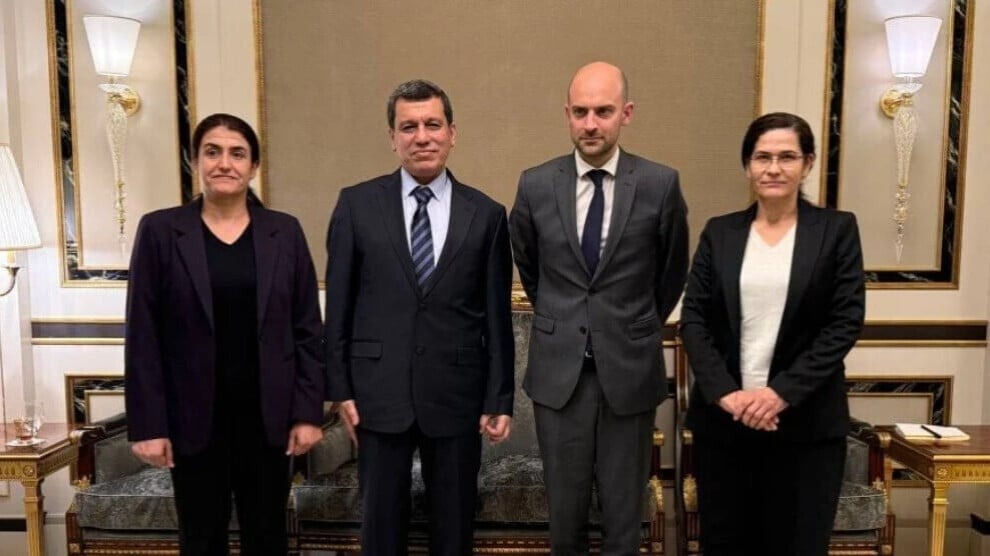 دانیشتنی نوێنه‌رانی ڕۆژئاوای كوردستان له‌گه‌ڵ وه‌زیری ده‌ره‌وه‌ی فه‌ڕانسه‌