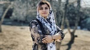 ده‌ستبه‌سه‌ركرانی ژینگه‌پارێزێكی خه‌ڵكی شاری كرماشان به‌ مه‌به‌ستی جێبه‌جێكردنی حوكمی زیندانه‌كه‌ی