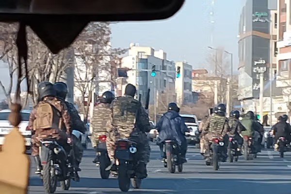 هێرشی دندڕانەی هێزە سەرکوتگەرەکانی ڕژیمی کۆماری ئیسلامی بۆ سەر خۆپێشاندانی ئاشتیخوازانەی ئاودانان