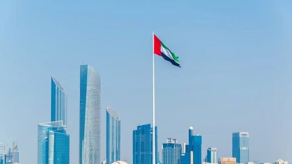 داخستنی ئاسمانی ئیمارات بە هۆی هێرشەکانی کۆماری ئیسلامییەوە 1