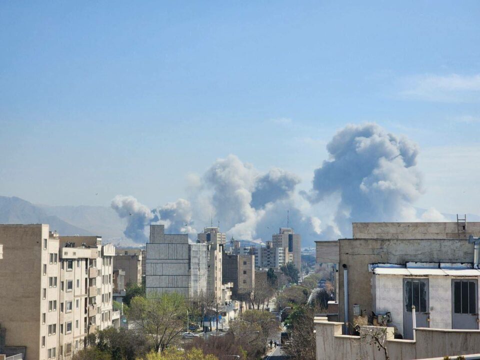 درێژەی هێرشە ئاسمانییەکان بۆ سەر ناوەندە سەربازییەکانی کۆماری ئی