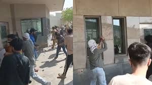 هێرشی لایه‌نگه‌رانی ڕژیمی كۆماری ئیسلامی بۆ سه‌ر باڵیۆزخانه‌ی ئامریكا له‌ كراچی