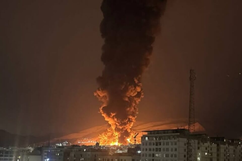 هەڕەشەی لەناوبردنی ژێرخانەکانی وزە و نەوتی ئێران لە لایەن سەرۆک 1