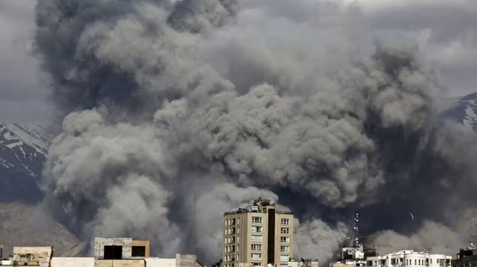 ڕاپۆرتێک سەبارەت بە هێرشە هاوبەشەکانی ئامریکا و ئیسرائیل بۆ سەر